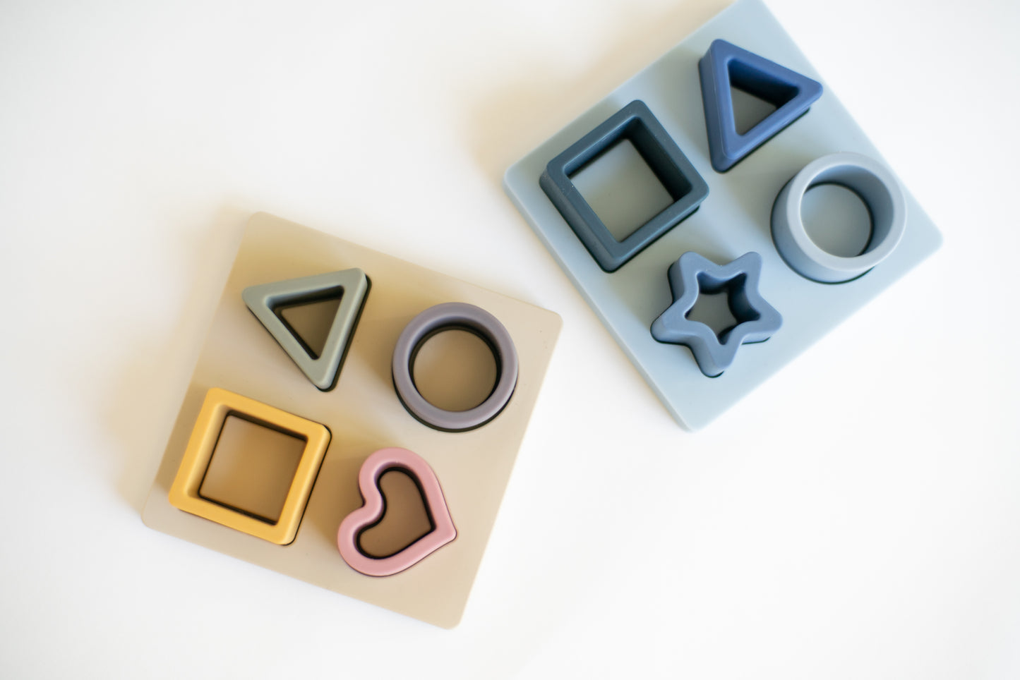 Silicone Puzzles. Match shapes and learn colours. Available in 2 colours.